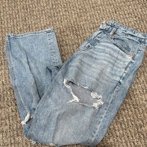 Distressed Curvy 90s Blue Jeans